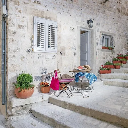 Successus Old Town House