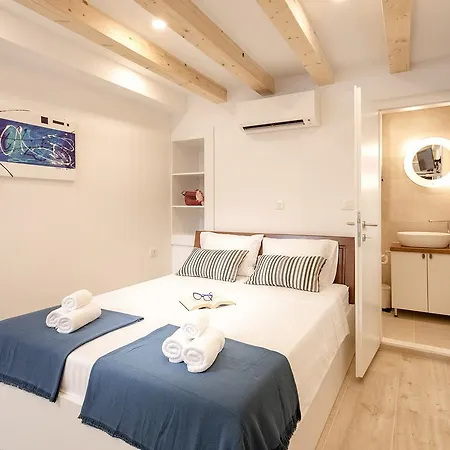 Апартаменти Successus Old Town House *