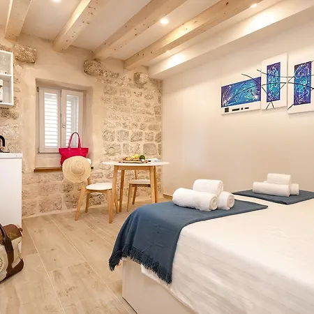 Апартаменти Successus Old Town House *